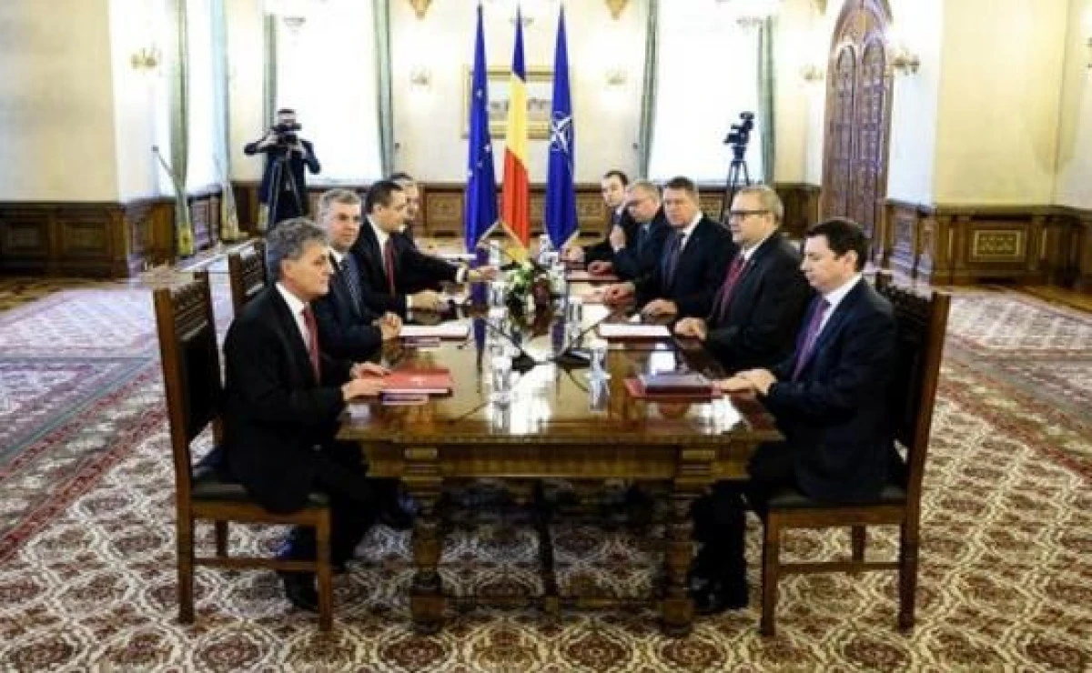 PRESEDINTELE SI PARTIDELE AU SEMNAT ACORDUL PRIVIND PRAGUL MINIMAL DE 2% PENTRU APARARE