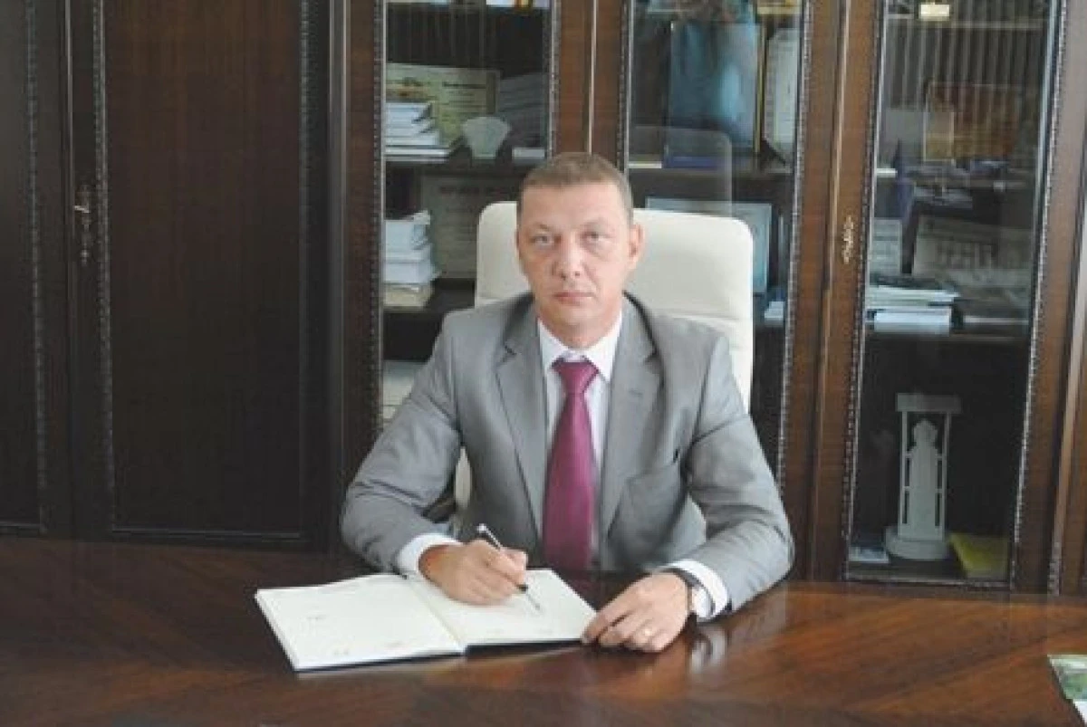 PRESEDINTII SI LOCTIITORII, CHEMATI LA INSTRUIRE DE PREFECTURA SI BEJ