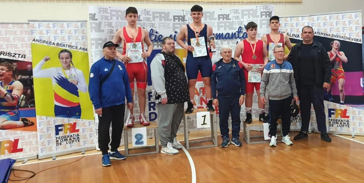 Prestaţii bune pentru luptătorii de la CSŞ Gloria, la Cupa României. Vlad Petrean a urcat pe podium
