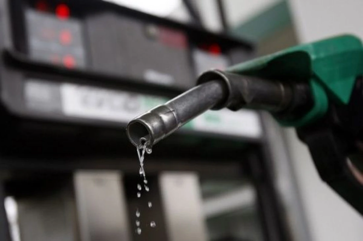 PRETUL COMBUSTIBILULUI NU A SCAZUT CHIAR DACA PRETUL PETROLULUI ESTE LA MINIMUL DIN ULTIMII SASE ANI