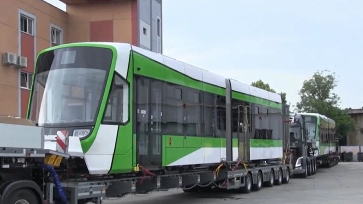 Preţul tramvaielor livrate Primăriei Capitalei de Astra Arad va creşte la un miliard de lei, ca urmare a ajustării preţurilor