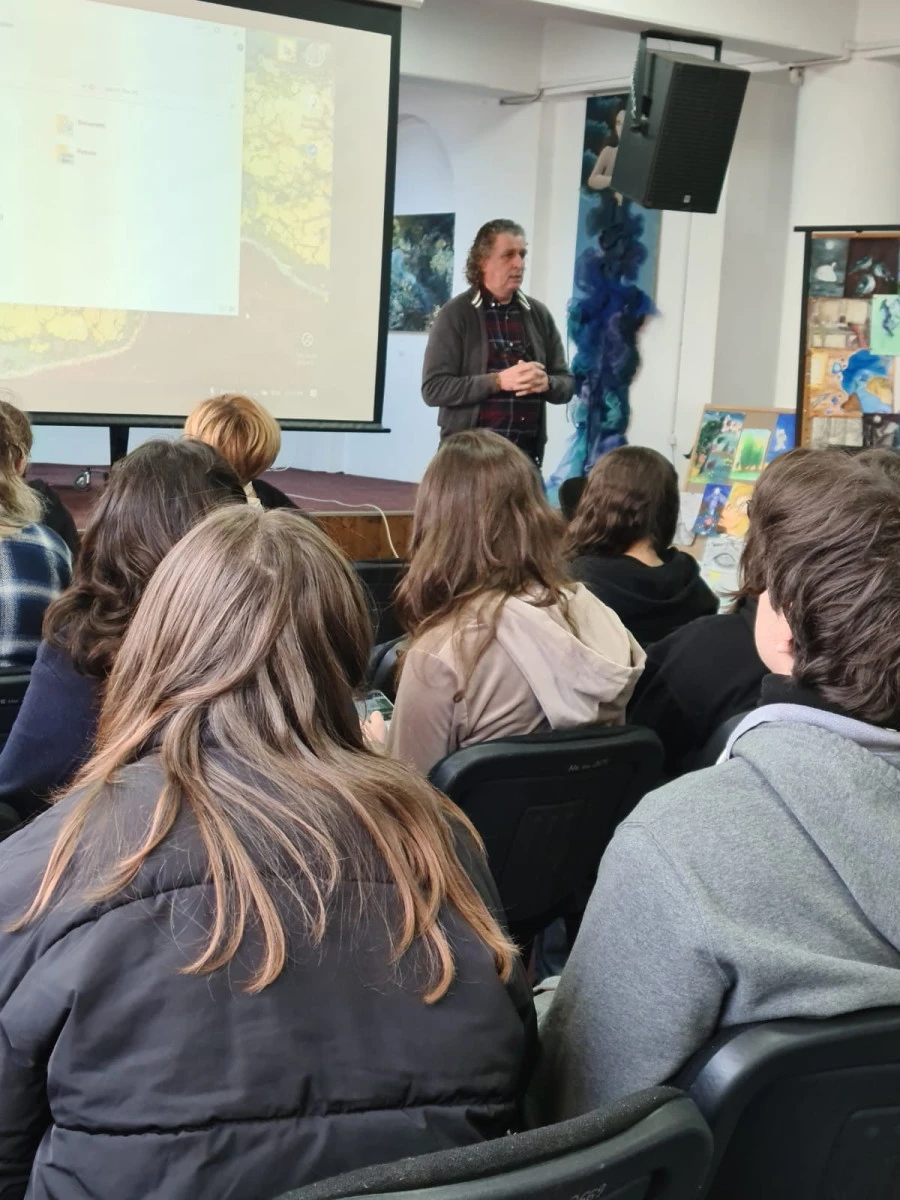 Prima consultare publică a Hub-ului cultural mARTA din 2025, organizată la Colegiul de Arte „Sabin Drăgoi”