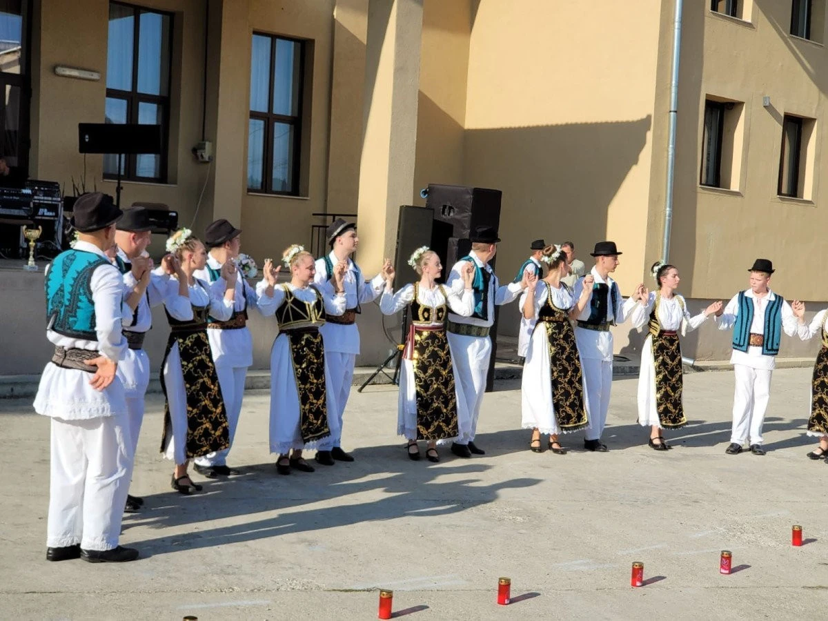 Prima ediție a Festivalului de Cântec și Joc Popular „Victor Jicherean” de la Săvârșin a fost un succes deplin