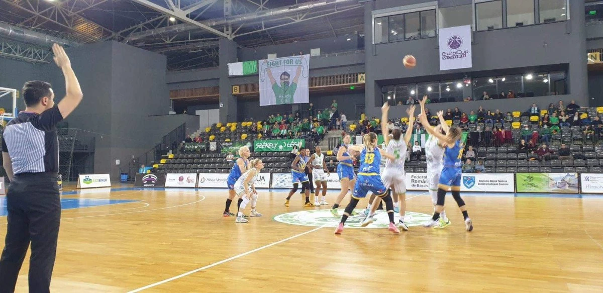 Prima înfrângere a venit în derby! Campioana Sepsi a surclasat Aradul la 32 de puncte
