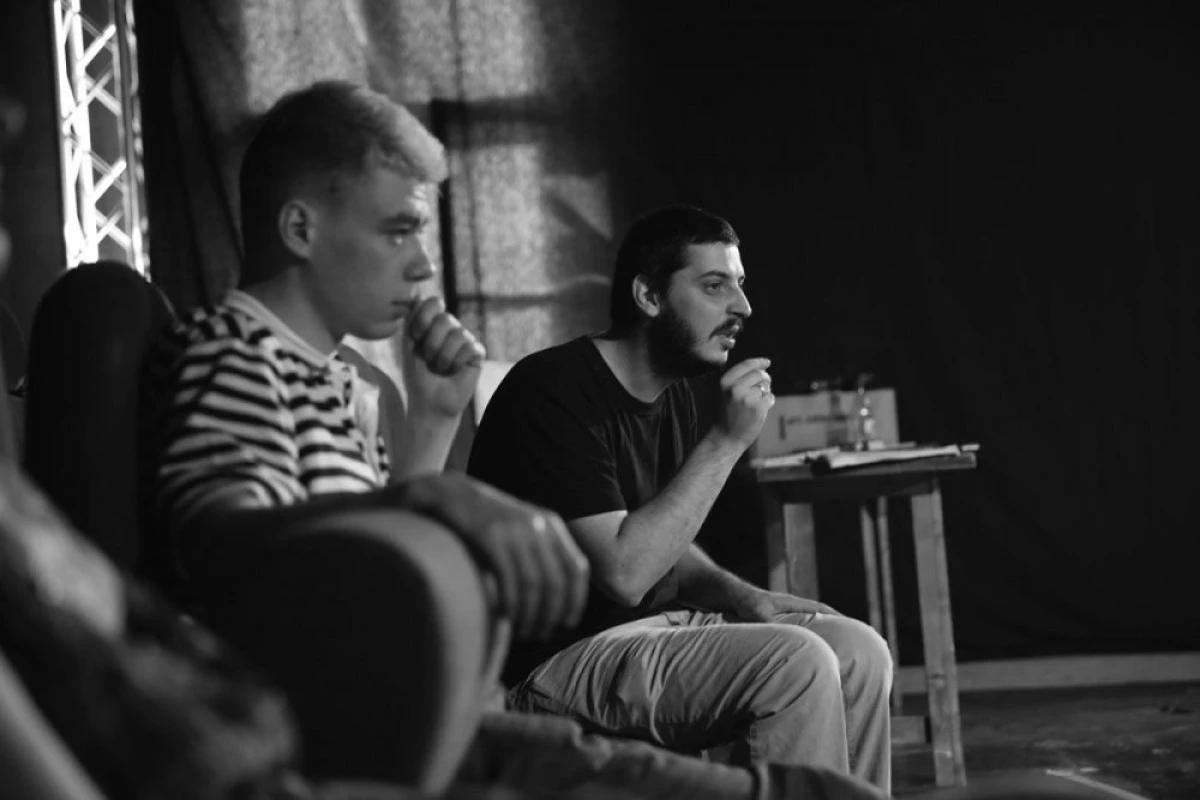 PRIMA PREMIERĂ A STAGIUNII TEATRALE POARTĂ SEMNĂTURA LUI TUDOR LUCANU