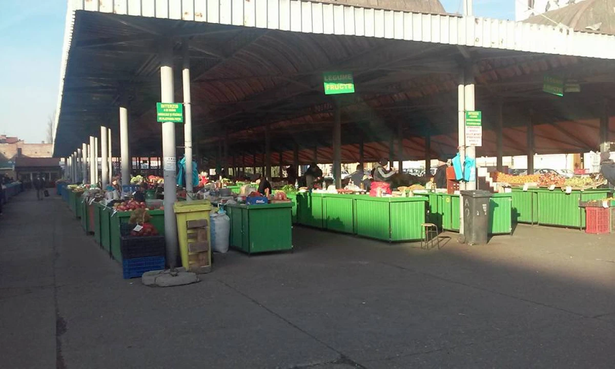 Primăria anunță întâlniri cu comercianții din Piața Catedralei