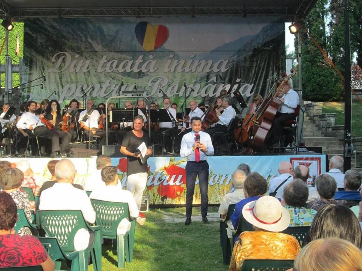PRIMARIA ARAD A PREMIAT CUPLURILE CARE AU IMPLINIT 50 DE ANI DE CASATORIE