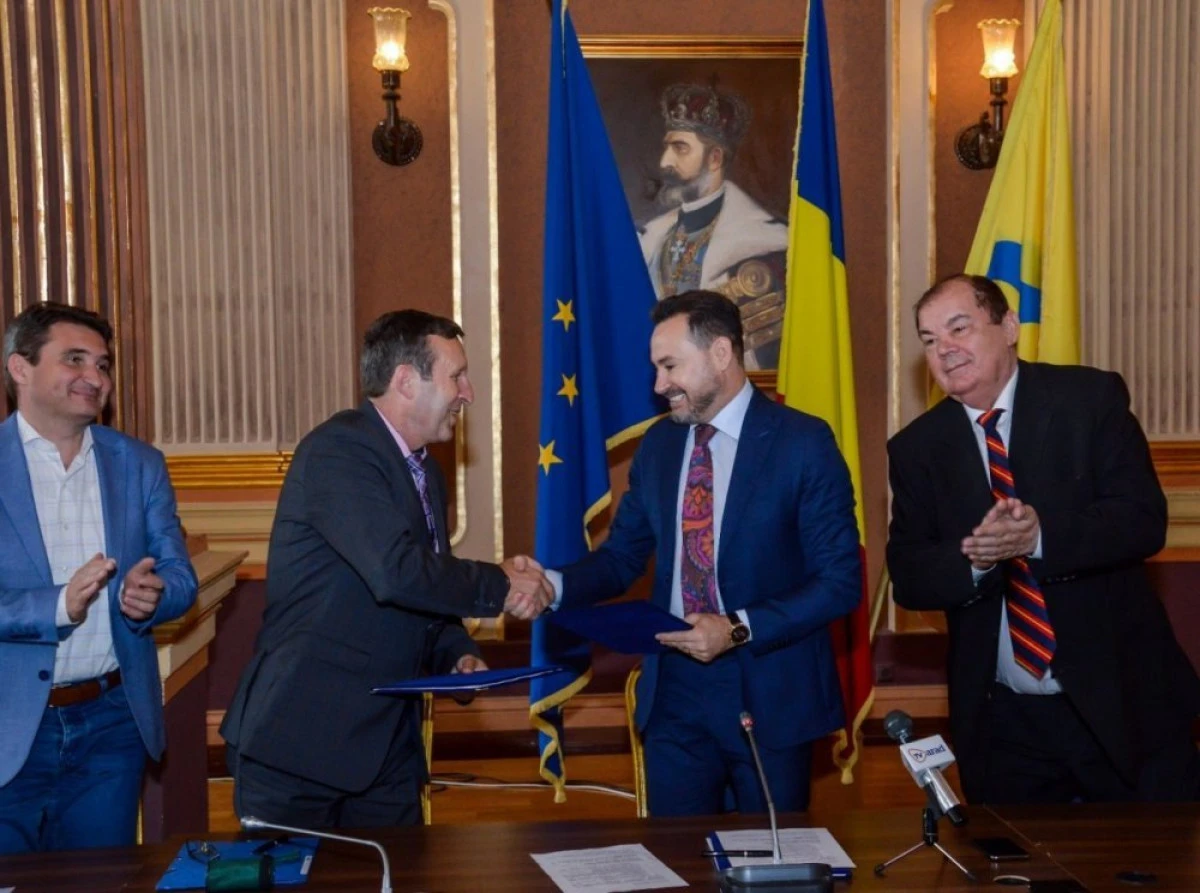 Primăria Arad a semnat contractul pentru achiziția a 28 de tramvaie noi