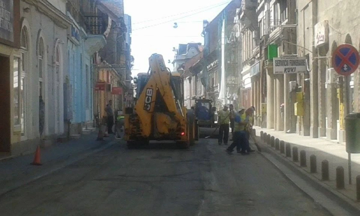 PRIMARIA ARAD DERULEAZA UN PROGRAM DE ASFALTARE A STRAZILOR