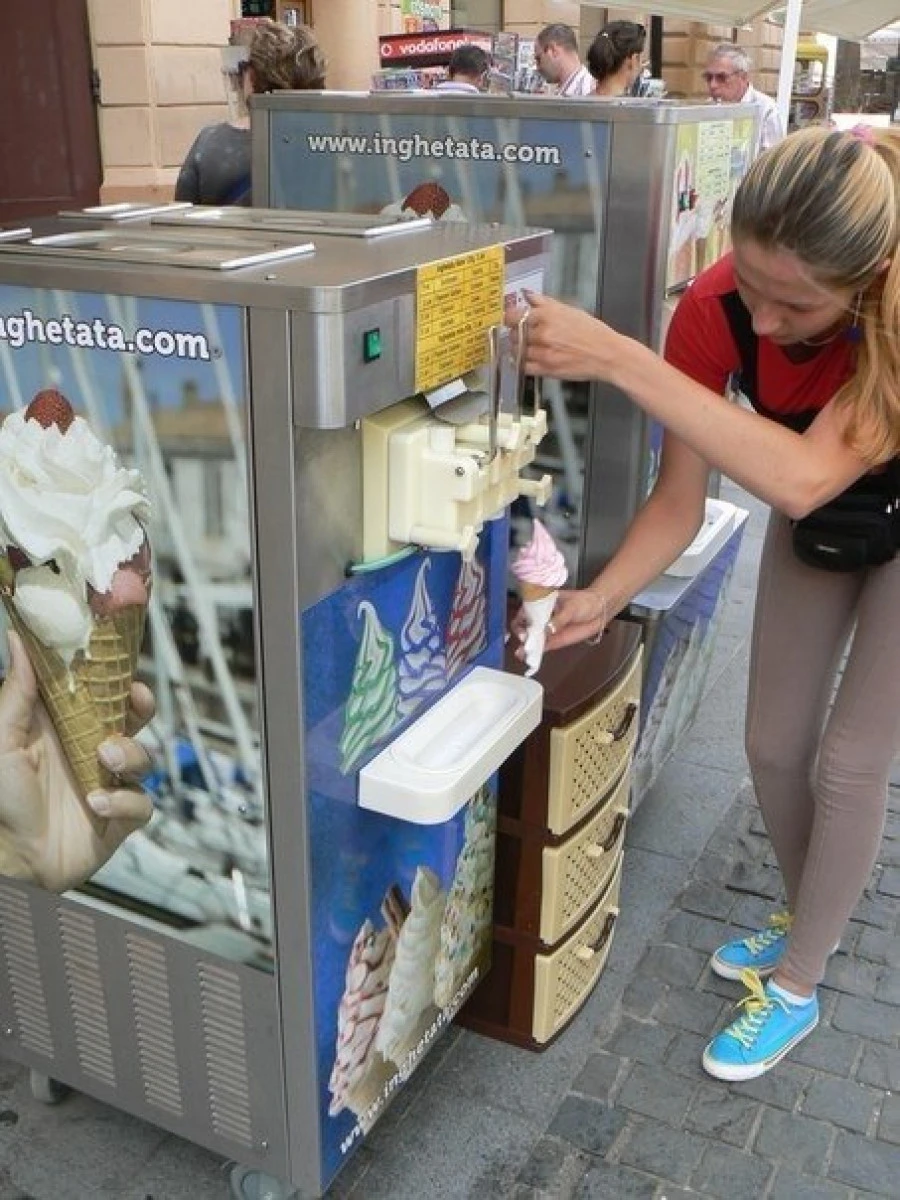 Primăria Arad e preocupată de... comercializarea îngheţatei de la aparatele stradale