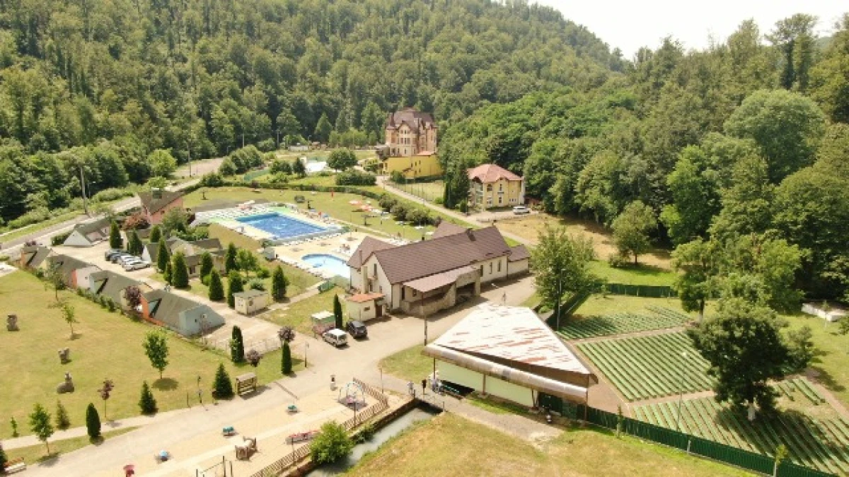 Primăria Moneasa a preluat singurul ștrand din stațiune pentru a-l salva de la închidere