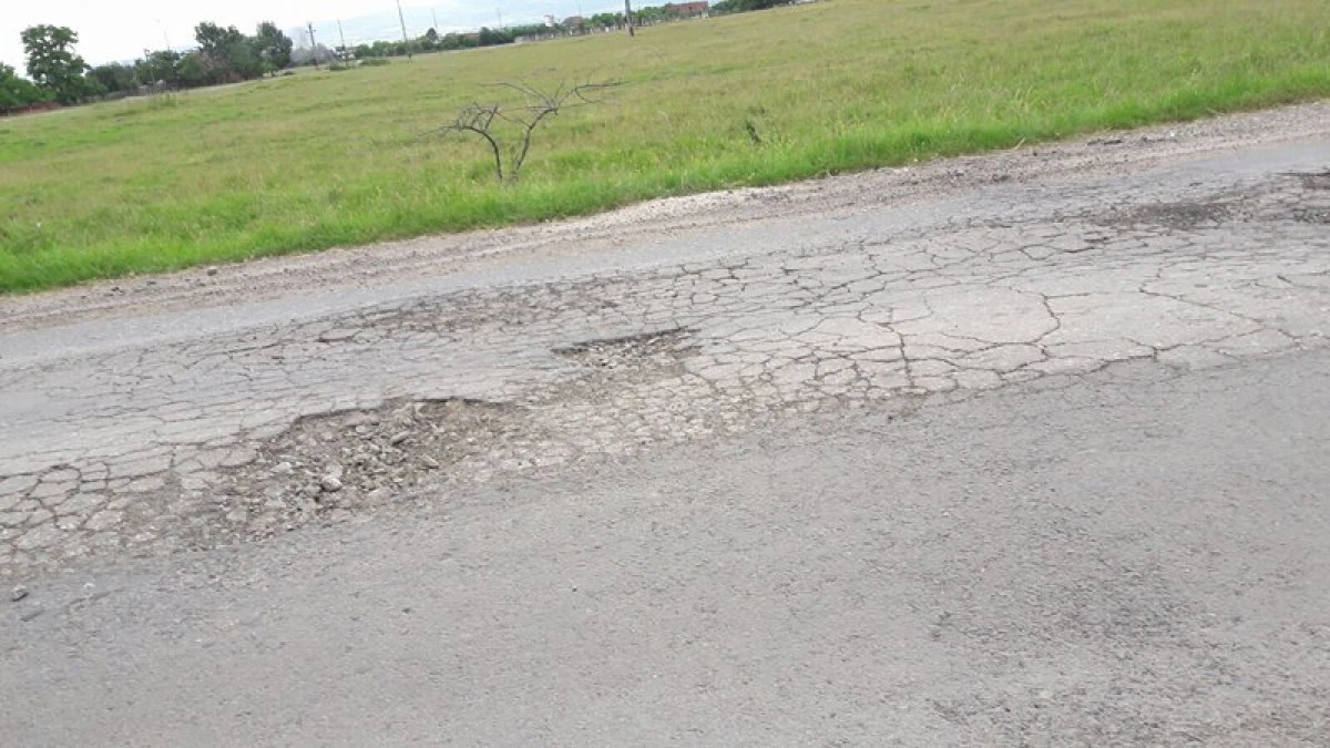 Primăria Tîrnova nu este capabilă să-şi asfalteze străzile, dar vrea să preia un drum judeţean