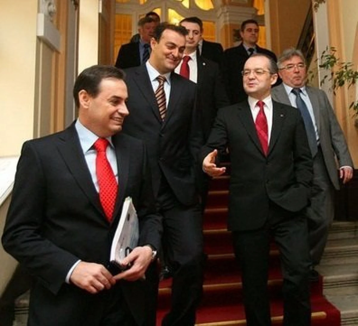 Primarul Boc a „dat“ o lucrare de 10 milioane de euro firmei de casă a lui Falcă