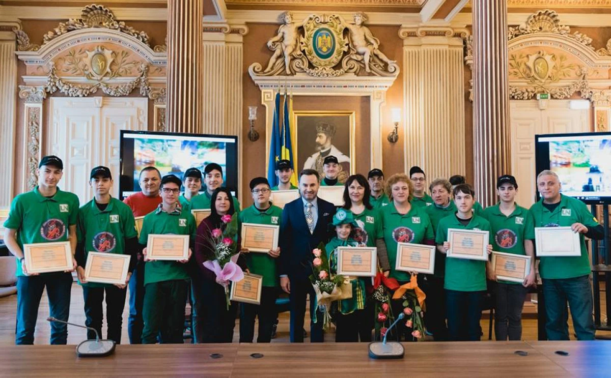 Primarul Falcă s-a întâlnit cu Muşchetarii roboticii