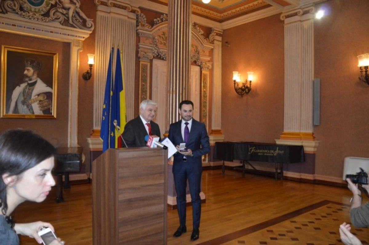 PRIMARUL GHEORGHE FALCA A PRIMIT MEDALIA „JEAN MONNET“ DIN PARTEA MISCARII CHARTA XXI