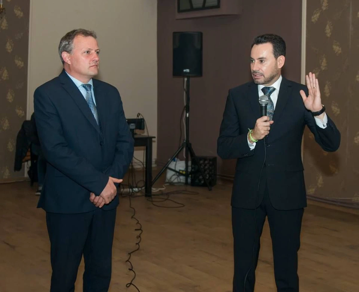 PRIMARUL SÂNTANEI, ACUZAT CĂ A AMENINŢAT UN CONSILIER LOCAL