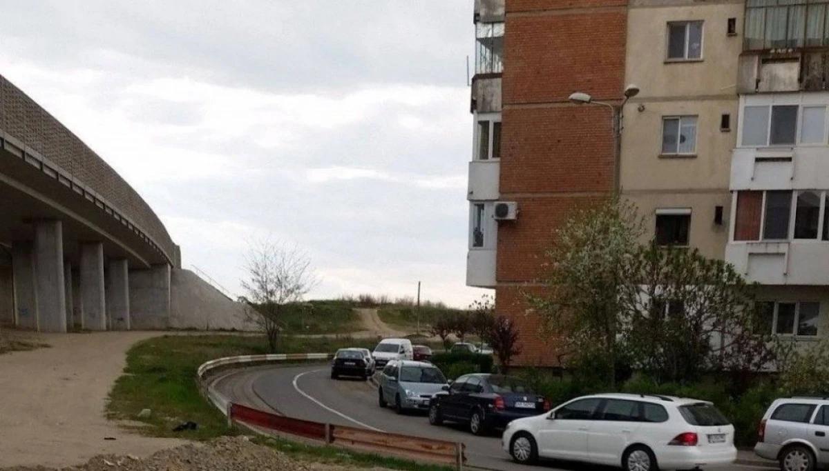 PRIMIM DE LA CITITORI: PISTA LUI FALCA A LASAT BLOCURILE DIN ALFA FARA PARCARI