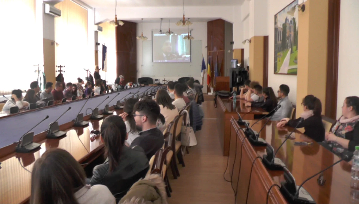 Primul curs via skype destinat studenţilor Facultăţii de Medicină Dentară a UVVG
