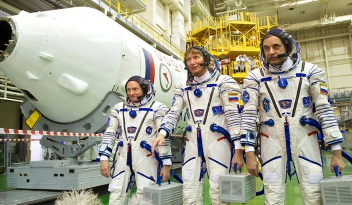 PRIMUL ECHIPAJ DE ASTRONAUTI CARE VA PETRECE UN AN PE ISS A SOSIT PE AVANPOSTUL SPATIAL