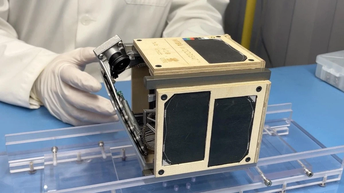 Primul satelit din lemn, construit în Japonia, va fi lansat în septembrie