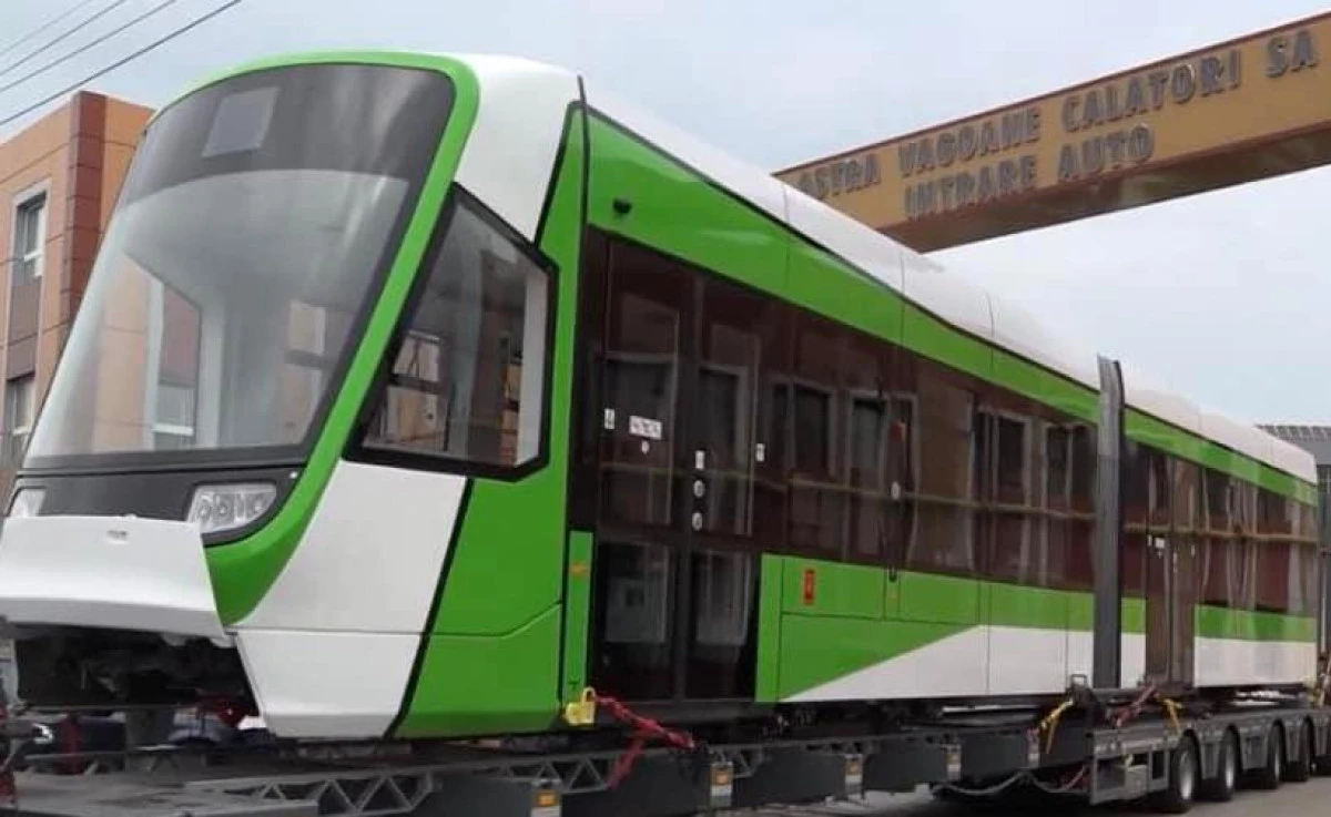 Primul tramvai produs de Astra Arad a plecat spre București. Compania va livra 100 de bucăți Primăriei Capitalei