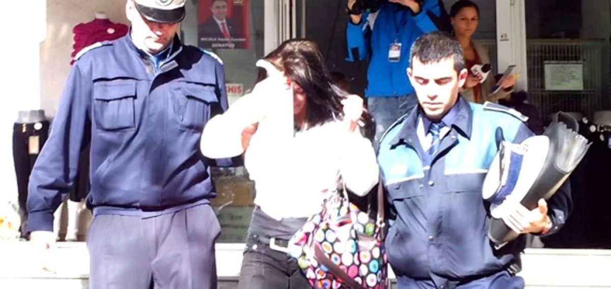 PRINSE N FLAGRANT IN TIMP CE FURAU BUNURI DINTR-UN SUPERMARKET