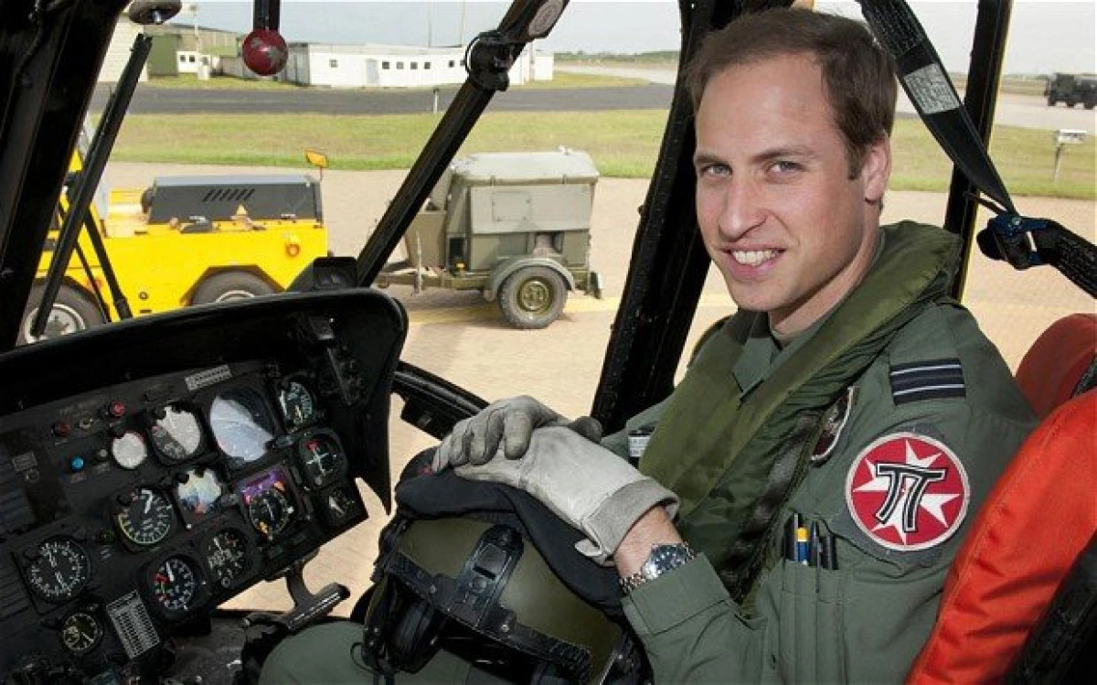 Prințul William este obligat să renunțe la jobul de pilot