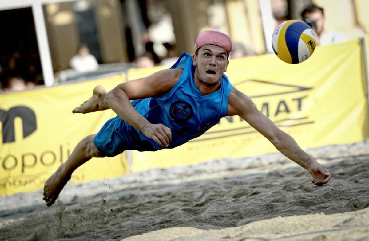 PRO VOLEI ARAD PROPUNE UN CAMPION NATIONAL LA BALCANIADA DE VOLEI PE PLAJA