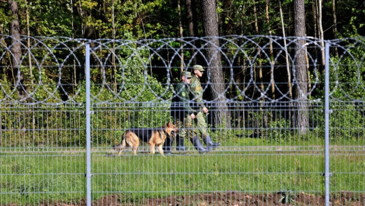 Problema migranților trimiși de Lukașenko peste graniță se accentuează