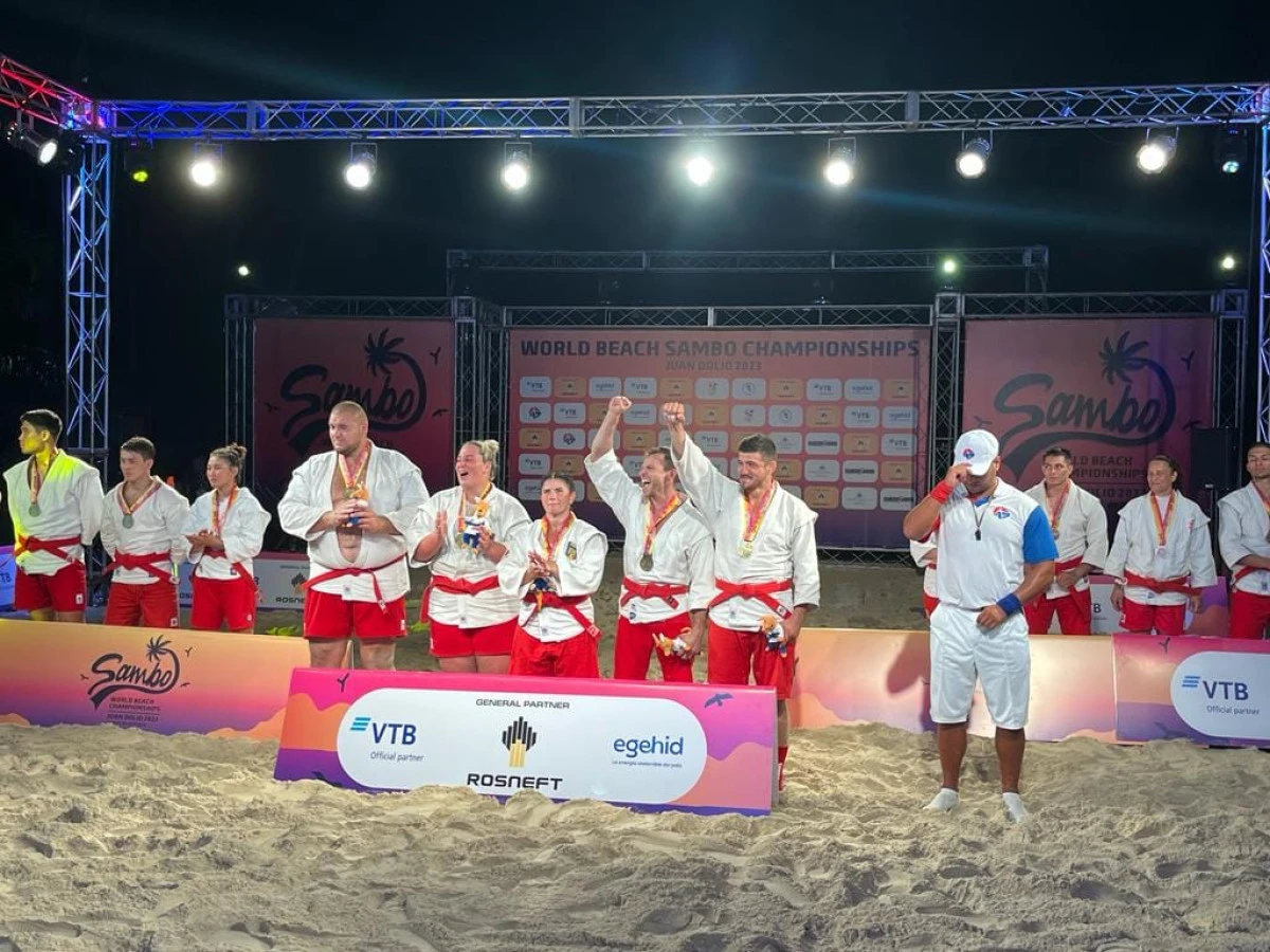 Prodan și Bodârlău sunt campioni mondiali la sambo pe plajă cu echipa României