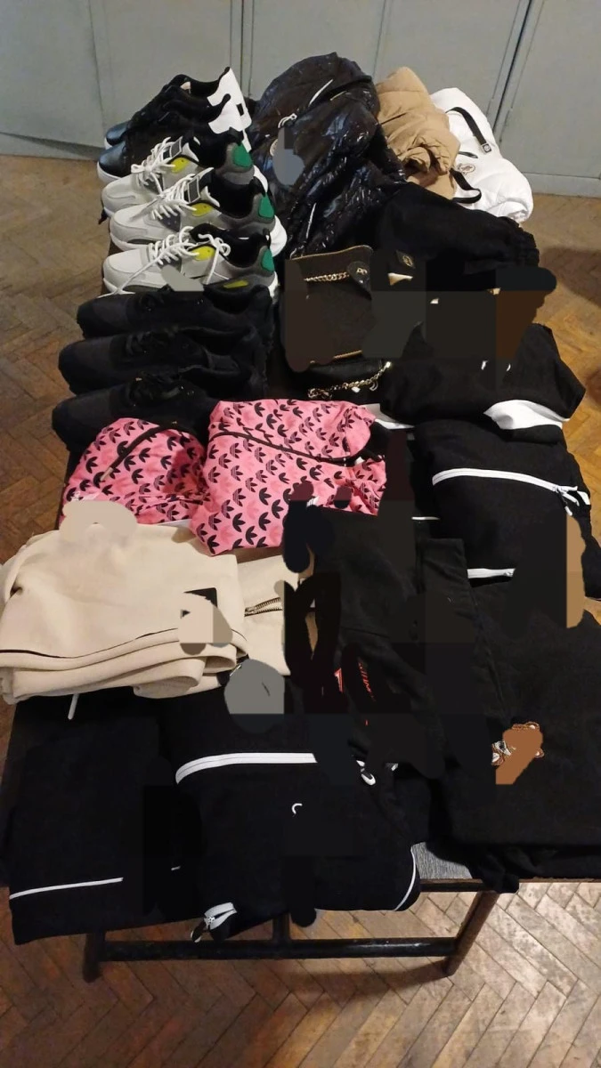 Produse contrafăcute, confiscate de jandarmii arădeni din Piața Obor