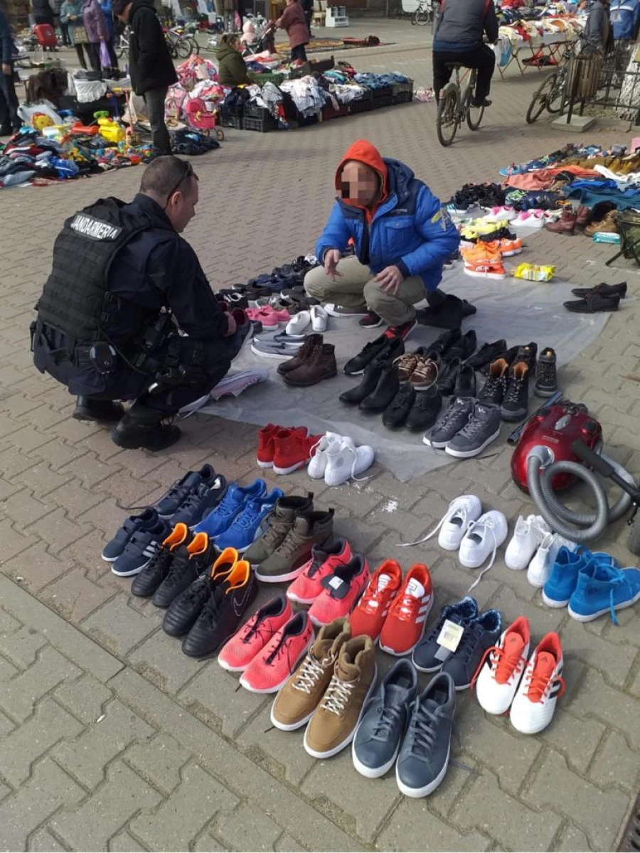 Produse contrafăcute, retrase de pe piață de jandarmii arădeni