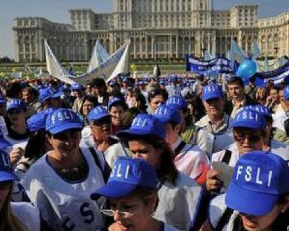 Profesorii ameninţă cu proteste şi grevă generală