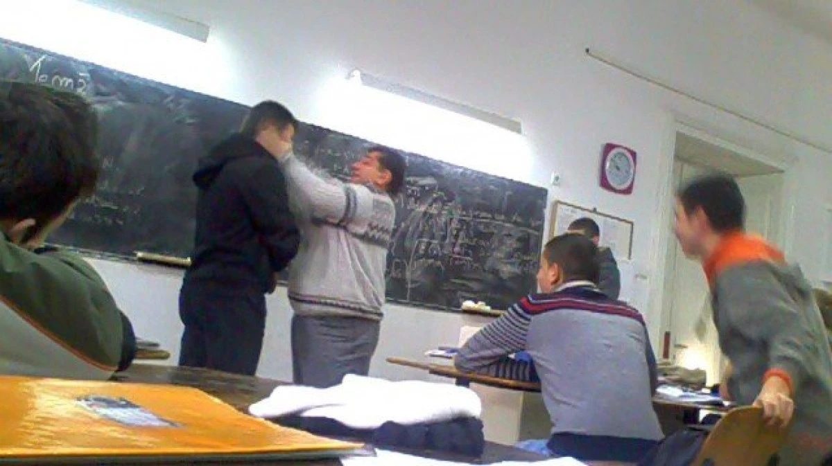 Profesorii nervoși vor fi trimiși în fața unei comisii de medici