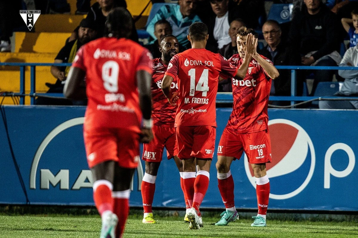 Programul penultimei etape a turului din SuperLiga: meciuri aprinse la ambii poli ai clasamentului!