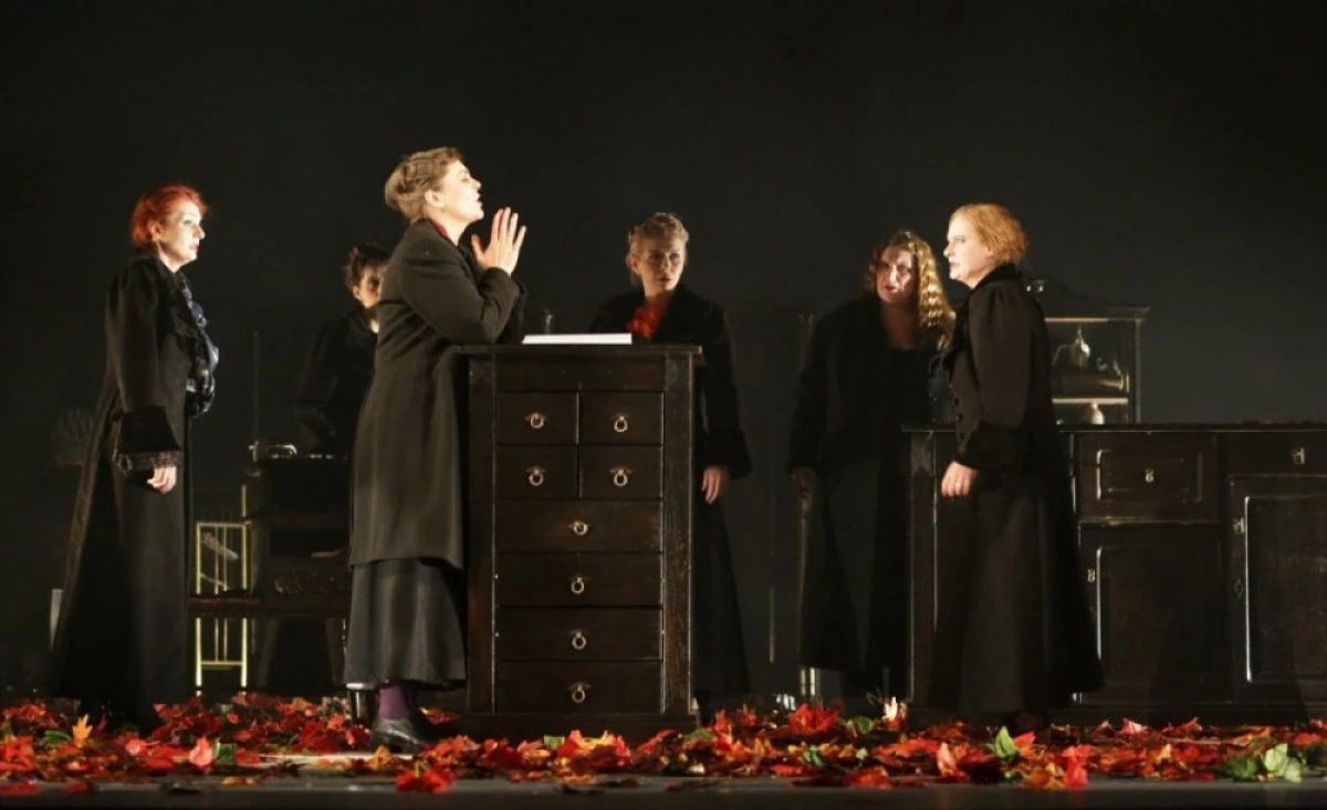 Programul Teatrului Clasic “Ioan Slavici” pentru luna aprilie