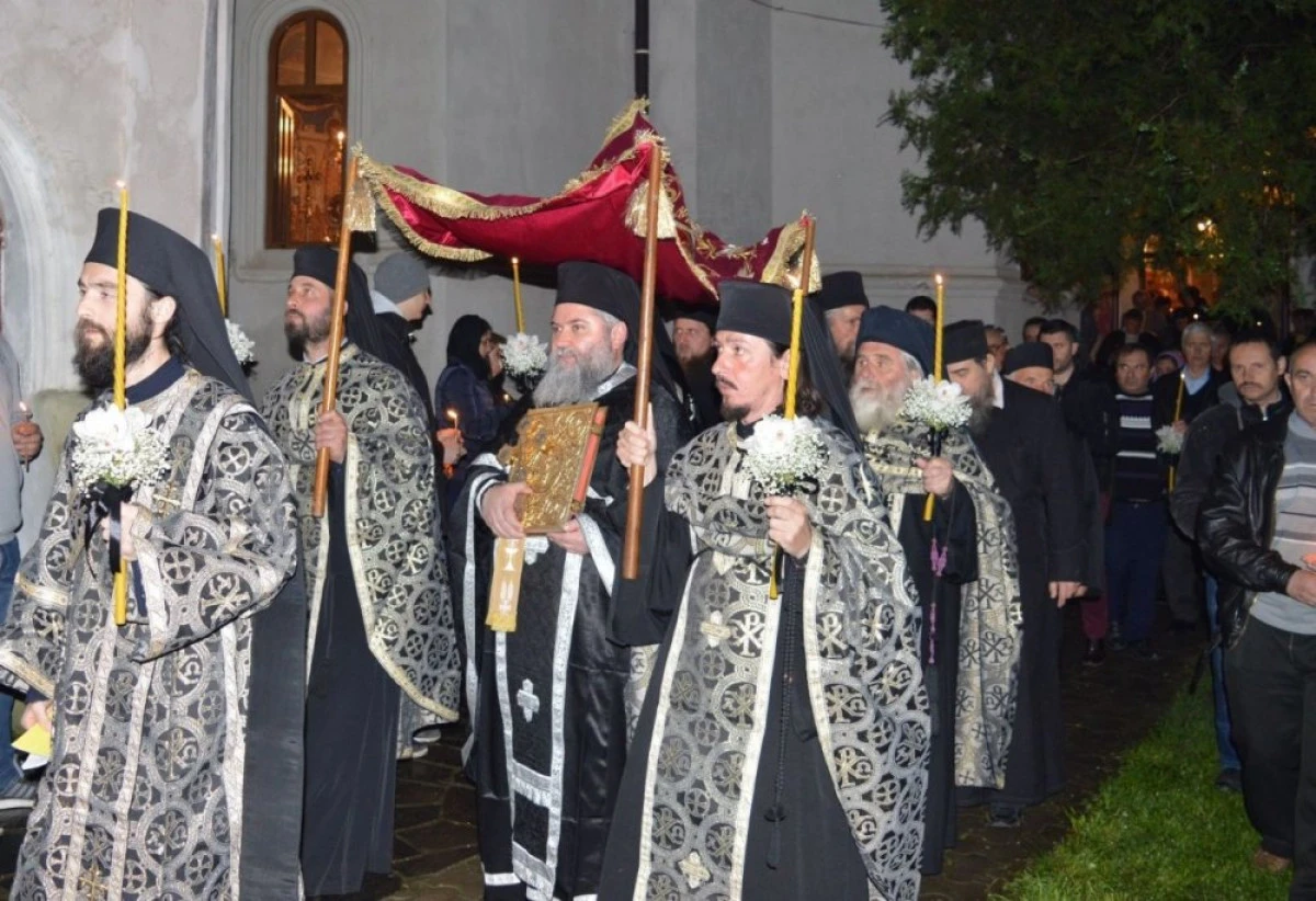 PROHODUL DOMNULUI ŞI PROCESIUNEA CU SFÂNTUL EPITAF ÎN ARHIEPISCOPIA ARADULUI