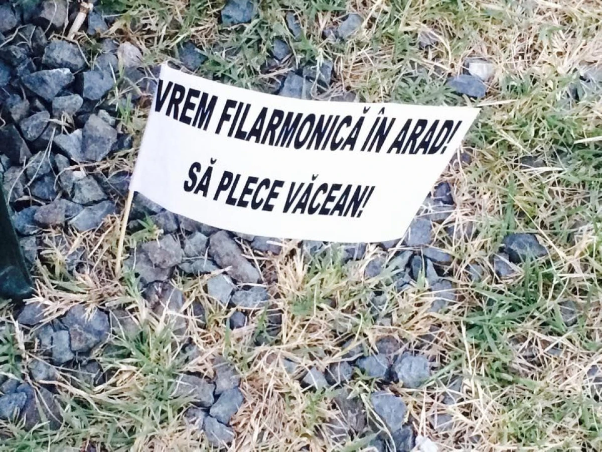 PROTEST AL SPECTATORILOR IMPOTRIVA LUI VACEAN, LA CONCERTUL FILARMONICII. POLITISTII AU INABUSIT „REVOLTA“