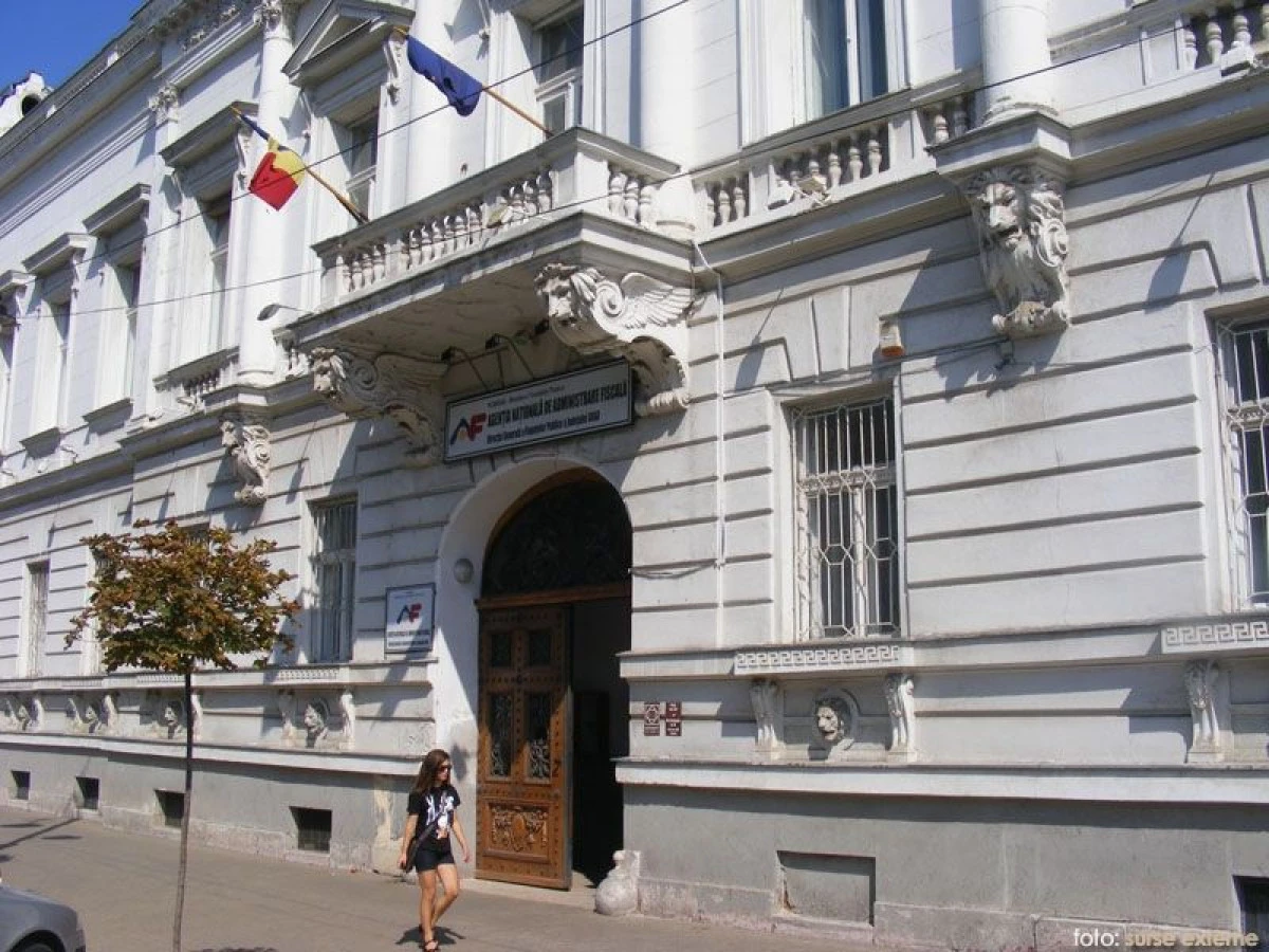 Protest spontan la Finanțe Arad. Angajații sunt nemulțumiți de legea salarizării