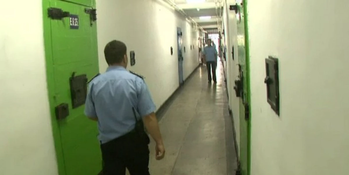 Proteste în mai multe penitenciare din ţară. Poliţiştii refuză să intre la program