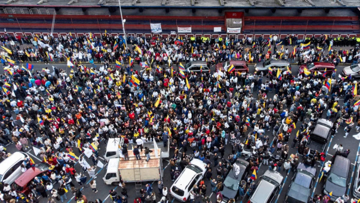 Proteste masive ale indigenilor din Ecuador din cauza prețurilor mari la carburanți