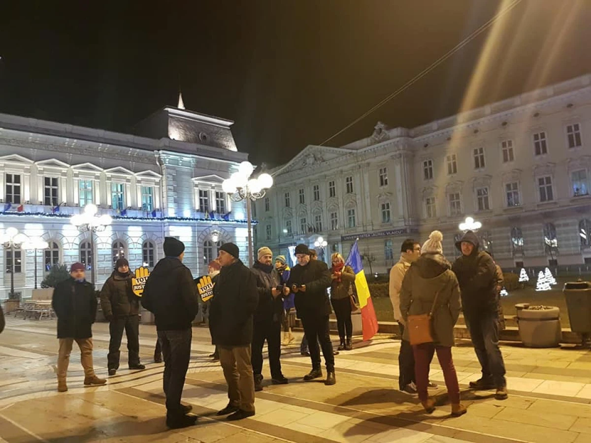 Proteste tot mai palide în Arad, în urma implicării PNL şi USR