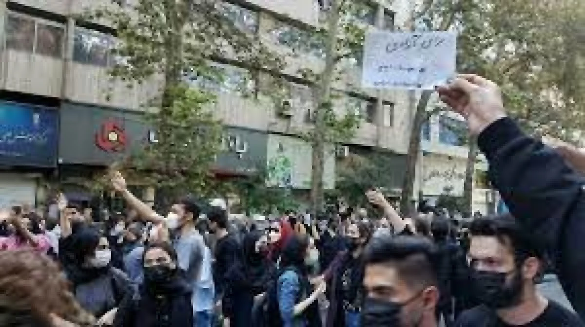 Protestele din Iran: Angajații mai multor rafinării petroliere au intrat în grevă