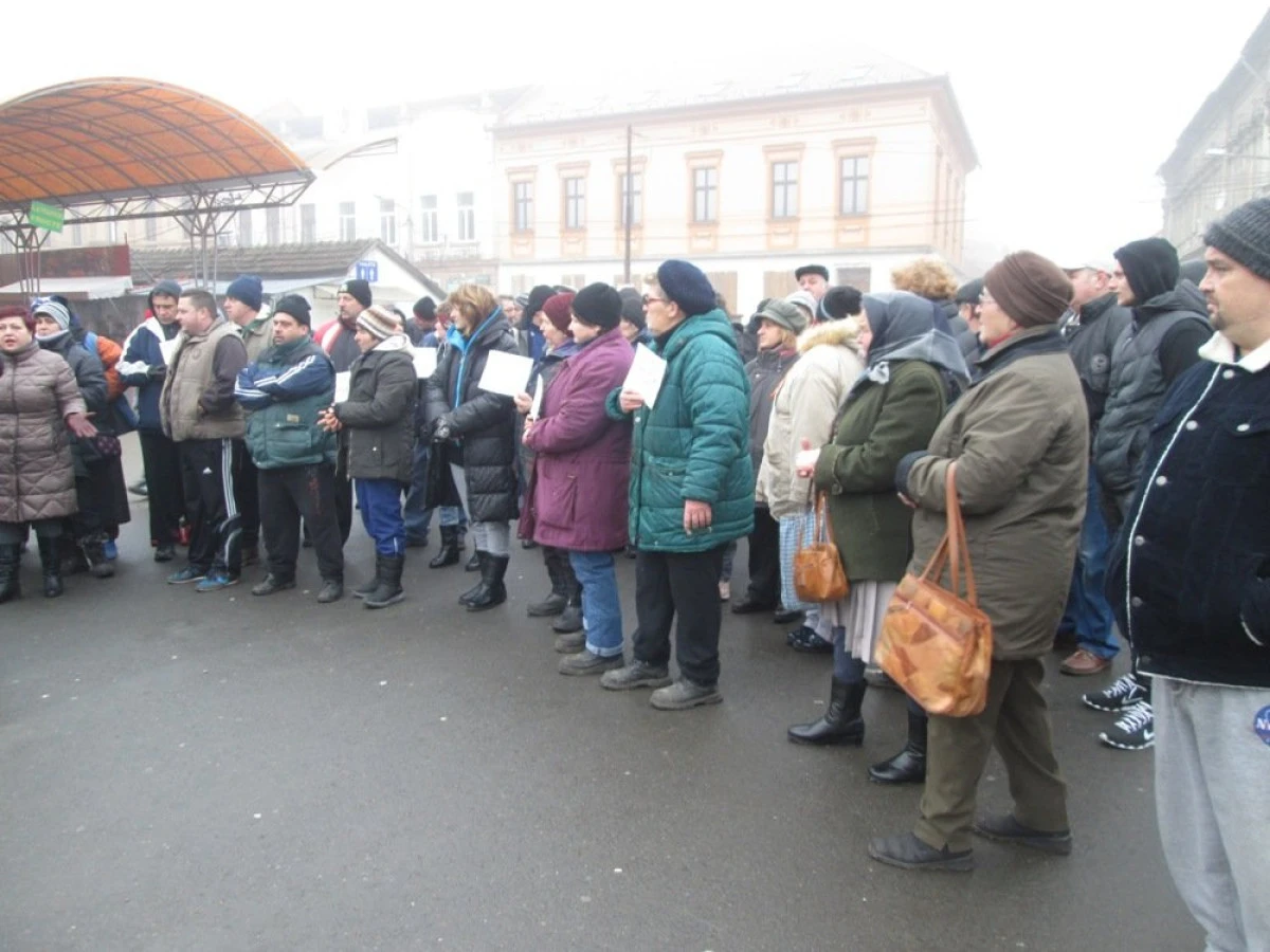 Protestul care l-ar putea dărâma pe Falcă! 5.000 de arădeni au semnat pentru Piaţa Catedralei