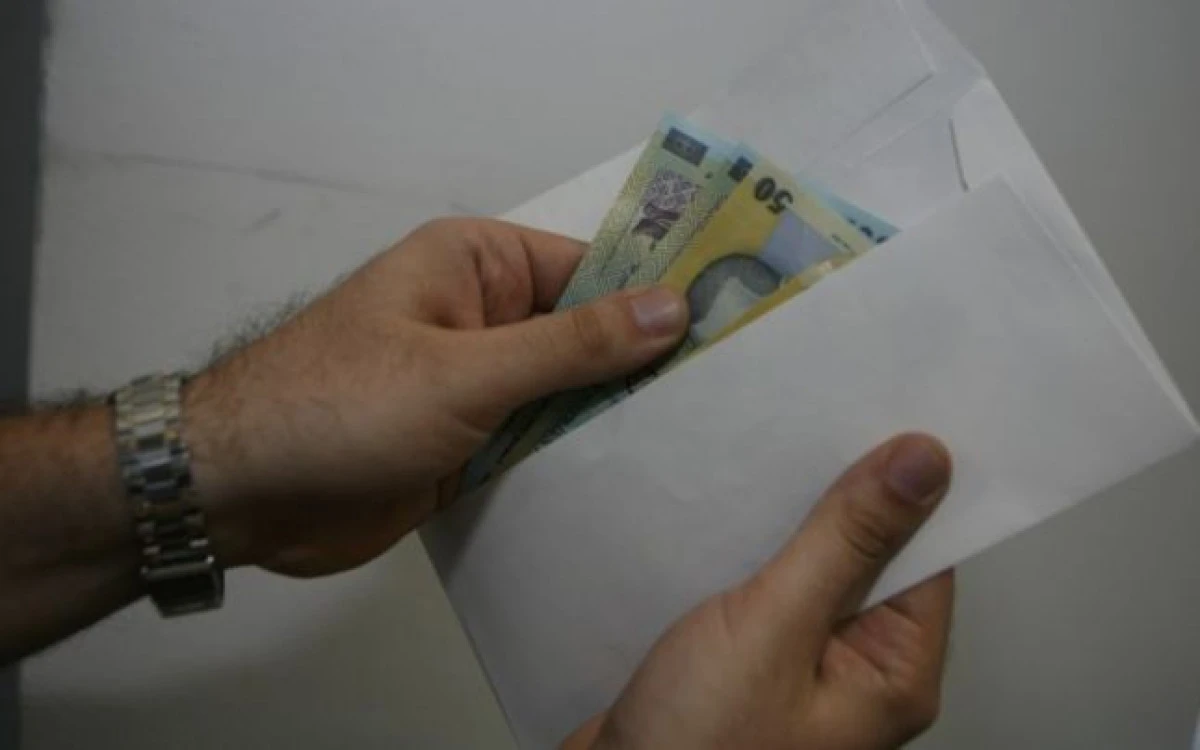 PSIHIATRU DIN ARAD, ACUZAT DE LUARE DE MITĂ. PACIENȚII, COBAI FĂRĂ VOIE