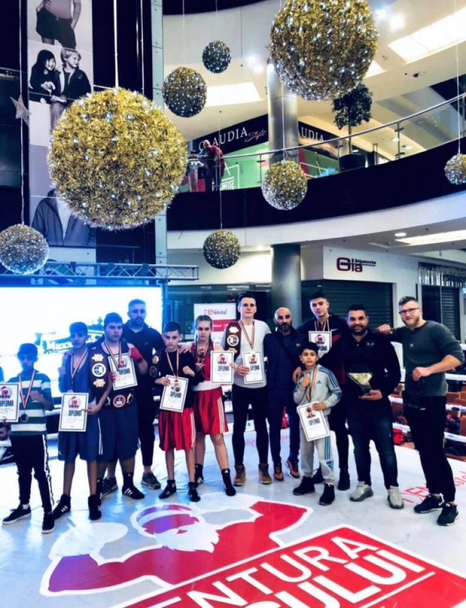 Pugiliştii lui Ruben Stoia s-au remarcat la Centura Moşului