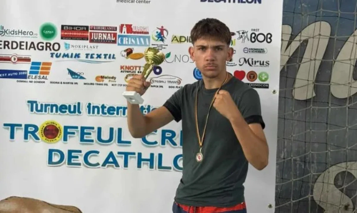 Pugilistul Cristian Ofrim, pregătit la Felnac, campion la „Trofeul Crișana Decathlon”