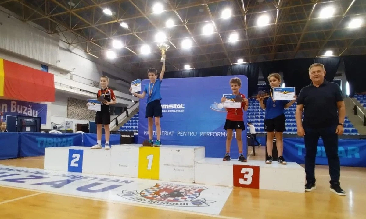 Puștiul arădean Sergiu Bej a urcat pe podiumul Paletei de Argint la tenis de masă!