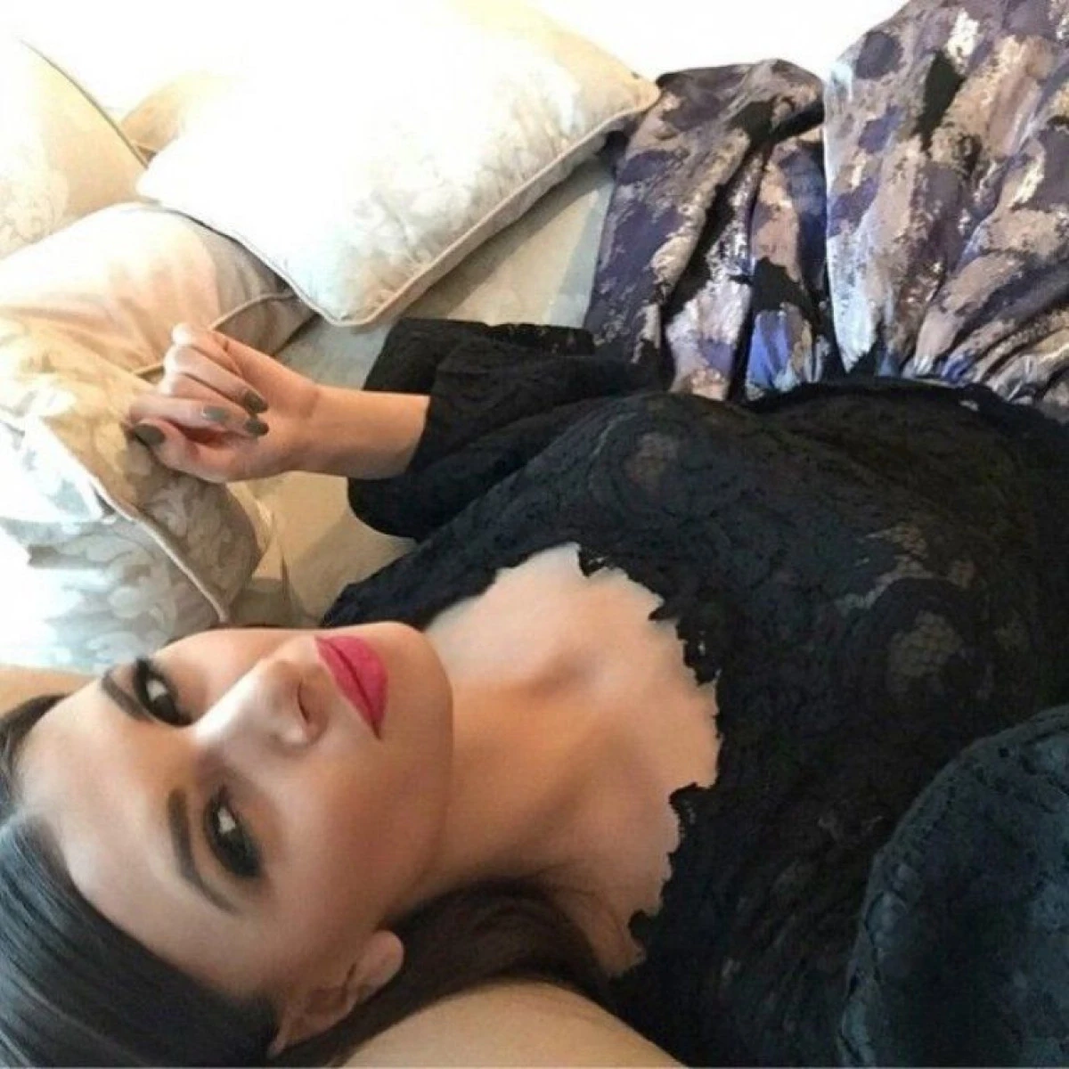 RAMONA GABOR A PARASIT DUBAIUL!