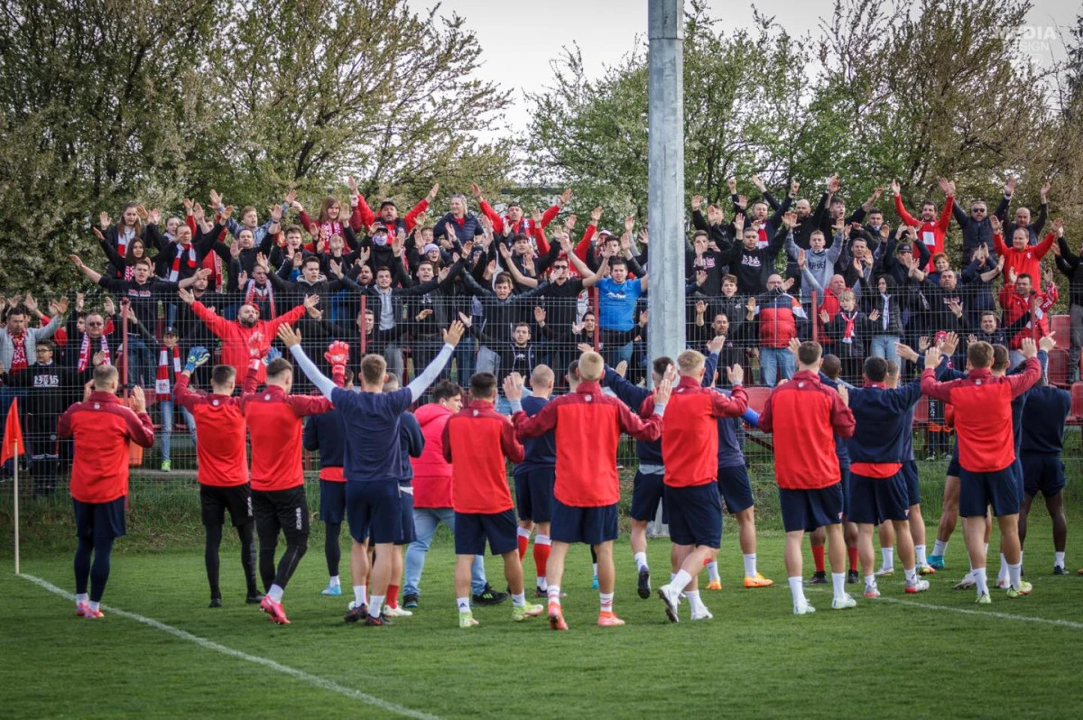 Rapid ameninţă cu părăsirea terenului la meciul cu UTA, în caz de rasism sau xenofobie! Arădenii au fost motivaţi de fani, la ultimul antrenament
